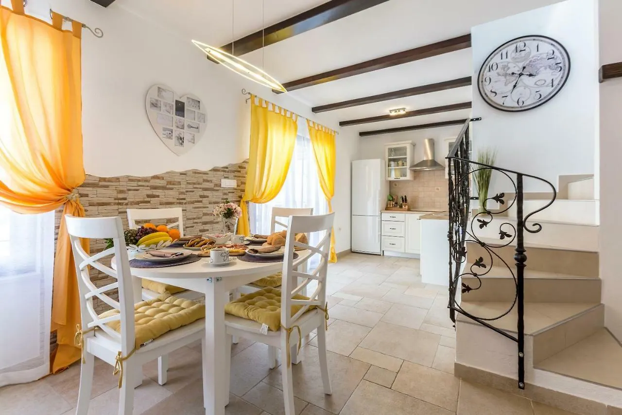 Villa Palanga Trogir 0*,  Croacia